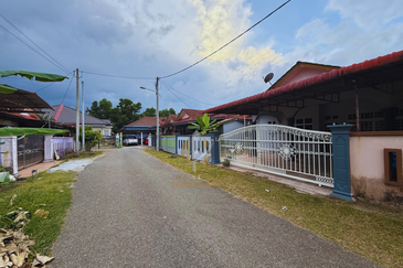Rumah Semi-D Setingkat di Taman Desa Darul Iman, Gong Badak, Terengganu