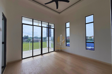 Rumah Banglo Moden 2 Tingkat dengan Kolam Renang di Kg. Durian Burung, Kuala Terengganu