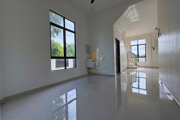 Rumah Banglo Moden 2 Tingkat dengan Kolam Renang di Kg. Durian Burung, Kuala Terengganu