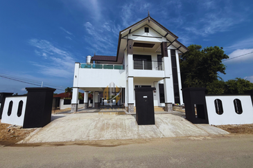 Rumah Banglo Moden 2 Tingkat dengan Kolam Renang di Kg. Durian Burung, Kuala Terengganu