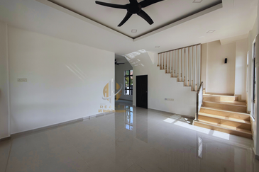 Rumah Banglo Moden 2 Tingkat dengan Kolam Renang di Kg. Durian Burung, Kuala Terengganu