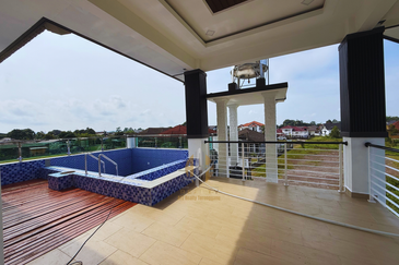 Rumah Banglo Moden 2 Tingkat dengan Kolam Renang di Kg. Durian Burung, Kuala Terengganu