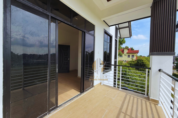 Rumah Banglo Moden 2 Tingkat dengan Kolam Renang di Kg. Durian Burung, Kuala Terengganu