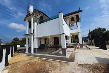 Rumah Banglo Moden 2 Tingkat dengan Kolam Renang di Kg. Durian Burung, Kuala Terengganu