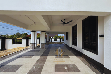 Rumah Banglo Moden 2 Tingkat dengan Kolam Renang di Kg. Durian Burung, Kuala Terengganu