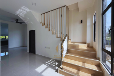 Rumah Banglo Moden 2 Tingkat dengan Kolam Renang di Kg. Durian Burung, Kuala Terengganu