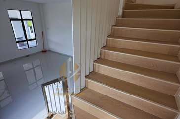 Rumah Banglo Moden 2 Tingkat dengan Kolam Renang di Kg. Durian Burung, Kuala Terengganu