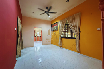 Rumah Semi-D Setingkat di Taman Perdana Jaya, Serada, Kuala Terengganu, Terengganu