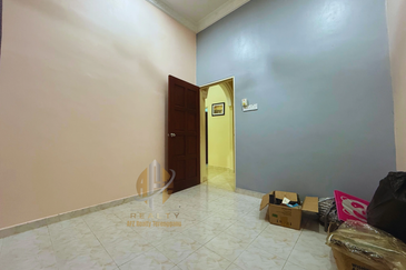 Rumah Banglo Setingkat di Kg. Undang, Kuala Terengganu, Terengganu berdekatan Stesen Minyak Petron