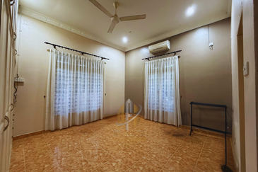 Rumah Banglo Setingkat di Kg. Undang, Kuala Terengganu, Terengganu berdekatan Stesen Minyak Petron