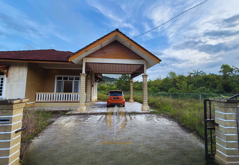 Rumah Banglo Setingkat di Kg. Undang, Kuala Terengganu, Terengganu berdekatan Stesen Minyak Petron