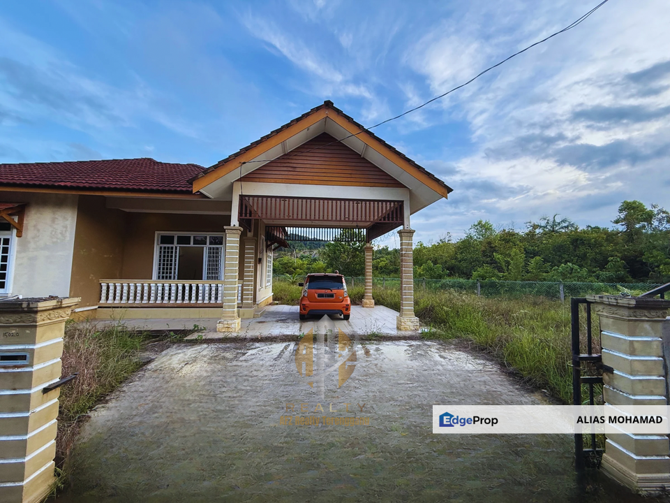 Rumah Banglo Setingkat di Kg. Undang, Kuala Terengganu, Terengganu berdekatan Stesen Minyak Petron, Terengganu, Kuala Terengganu