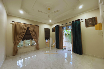 Rumah Banglo Setingkat di Kg. Undang, Kuala Terengganu, Terengganu berdekatan Stesen Minyak Petron