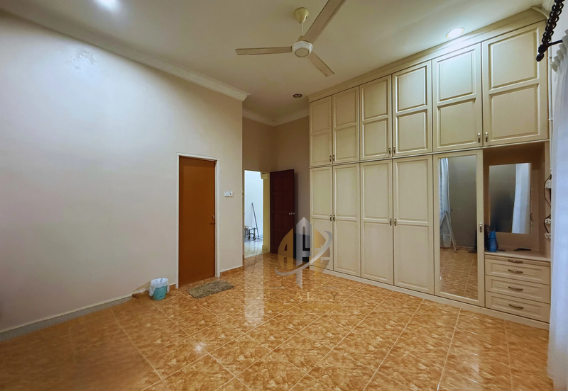 Rumah Banglo Setingkat di Kg. Undang, Kuala Terengganu, Terengganu berdekatan Stesen Minyak Petron