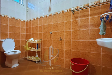 Rumah Banglo Setingkat di Kg. Undang, Kuala Terengganu, Terengganu berdekatan Stesen Minyak Petron