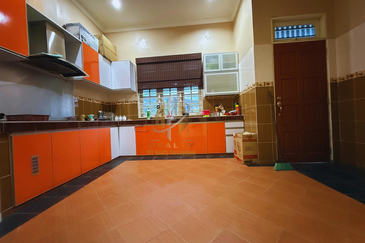 Rumah Banglo Setingkat di Kg. Undang, Kuala Terengganu, Terengganu berdekatan Stesen Minyak Petron