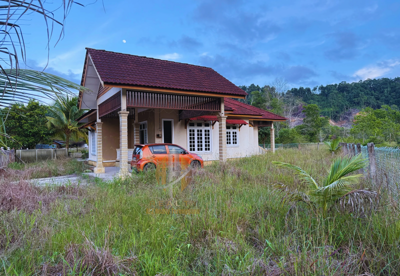 Rumah Banglo Setingkat di Kg. Undang, Kuala Terengganu, Terengganu berdekatan Stesen Minyak Petron