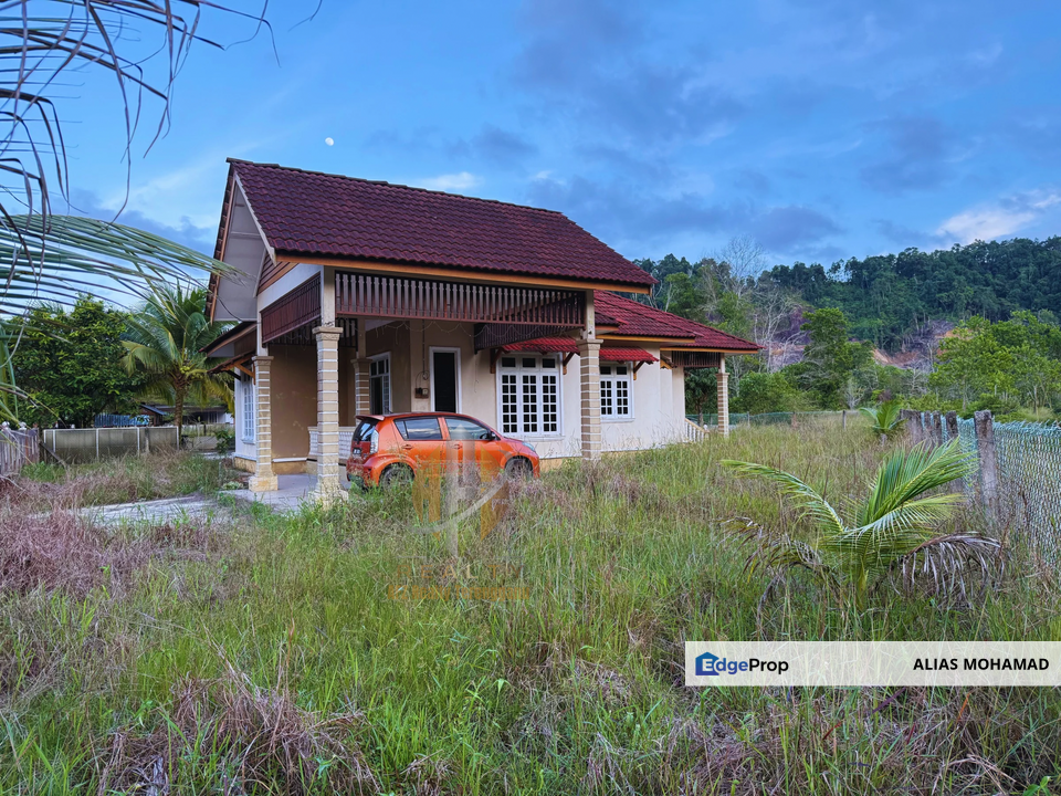 Rumah Banglo Setingkat di Kg. Undang, Kuala Terengganu, Terengganu berdekatan Stesen Minyak Petron, Terengganu, Kuala Terengganu