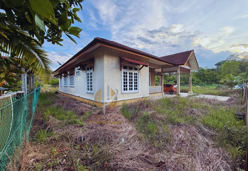 Rumah Banglo Setingkat di Kg. Undang, Kuala Terengganu, Terengganu berdekatan Stesen Minyak Petron