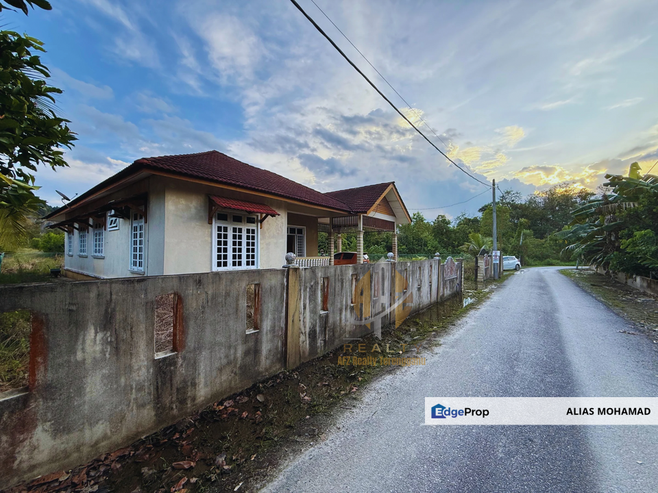Rumah Banglo Setingkat di Kg. Undang, Kuala Terengganu, Terengganu berdekatan Stesen Minyak Petron, Terengganu, Kuala Terengganu