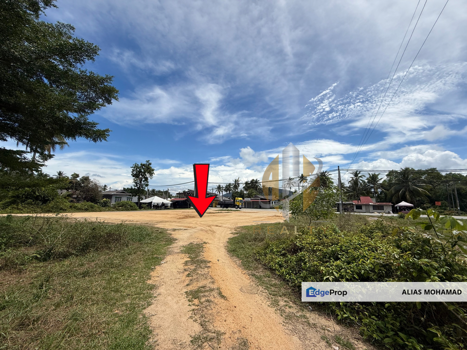 Tanah Gred A bersaiz 0.387 ekar  di Kg. Pengkalan Atap, Batu Rakit, Terengganu tepi Jalan Utama Kuala Terengganu - Kota Bharu, Terengganu, Bukit Rakit