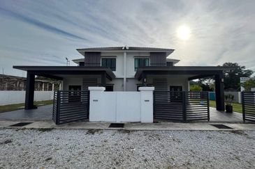 𝐑𝐔𝐌𝐀𝐇 𝐒𝐄𝐌𝐈-𝐃 𝟐 𝐓𝐈𝐍𝐆𝐊𝐀𝐓 𝐄𝐊𝐒𝐋𝐔𝐒𝐈𝐅 𝐌𝐄𝐖𝐀𝐇 & 𝐌𝐎𝐃𝐄𝐍 𝐃𝐈 𝐁𝐔𝐊𝐈𝐓 𝐁𝐄𝐒𝐀𝐑, 𝐊𝐔𝐀𝐋𝐀 𝐓𝐄𝐑𝐄𝐍𝐆𝐆𝐀𝐍𝐔 𝐁𝐄𝐑𝐃