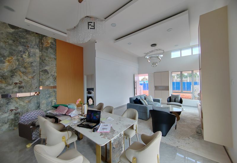 𝐑𝐔𝐌𝐀𝐇 𝐁𝐀𝐍𝐆𝐋𝐎 &  𝐒𝐄𝐌𝐈-𝐃 𝐒𝐄𝐓𝐈𝐍𝐆𝐊𝐀𝐓 𝐄𝐊𝐒𝐊𝐋𝐔𝐒𝐈𝐅 𝐌𝐄𝐖𝐀𝐇 & 𝐌𝐎𝐃𝐄𝐍 𝐃𝐈 𝐖𝐀𝐊𝐀𝐅 𝐓𝐀𝐏𝐀𝐈, 𝐌𝐀𝐑𝐀𝐍𝐆