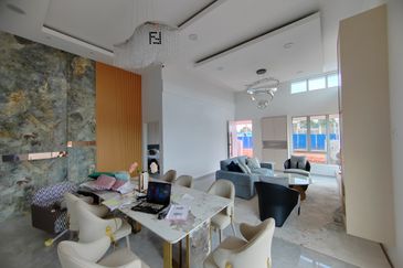 𝐑𝐔𝐌𝐀𝐇 𝐁𝐀𝐍𝐆𝐋𝐎 &  𝐒𝐄𝐌𝐈-𝐃 𝐒𝐄𝐓𝐈𝐍𝐆𝐊𝐀𝐓 𝐄𝐊𝐒𝐊𝐋𝐔𝐒𝐈𝐅 𝐌𝐄𝐖𝐀𝐇 & 𝐌𝐎𝐃𝐄𝐍 𝐃𝐈 𝐖𝐀𝐊𝐀𝐅 𝐓𝐀𝐏𝐀𝐈, 𝐌𝐀𝐑𝐀𝐍𝐆