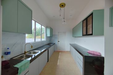 𝐑𝐔𝐌𝐀𝐇 𝐁𝐀𝐍𝐆𝐋𝐎 &  𝐒𝐄𝐌𝐈-𝐃 𝐒𝐄𝐓𝐈𝐍𝐆𝐊𝐀𝐓 𝐄𝐊𝐒𝐊𝐋𝐔𝐒𝐈𝐅 𝐌𝐄𝐖𝐀𝐇 & 𝐌𝐎𝐃𝐄𝐍 𝐃𝐈 𝐖𝐀𝐊𝐀𝐅 𝐓𝐀𝐏𝐀𝐈, 𝐌𝐀𝐑𝐀𝐍𝐆