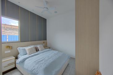 𝐑𝐔𝐌𝐀𝐇 𝐁𝐀𝐍𝐆𝐋𝐎 &  𝐒𝐄𝐌𝐈-𝐃 𝐒𝐄𝐓𝐈𝐍𝐆𝐊𝐀𝐓 𝐄𝐊𝐒𝐊𝐋𝐔𝐒𝐈𝐅 𝐌𝐄𝐖𝐀𝐇 & 𝐌𝐎𝐃𝐄𝐍 𝐃𝐈 𝐖𝐀𝐊𝐀𝐅 𝐓𝐀𝐏𝐀𝐈, 𝐌𝐀𝐑𝐀𝐍𝐆