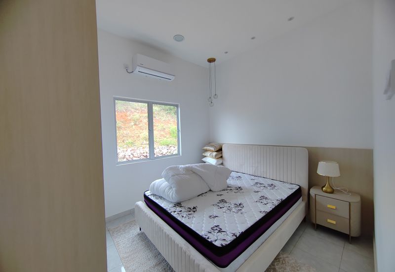 𝐑𝐔𝐌𝐀𝐇 𝐁𝐀𝐍𝐆𝐋𝐎 &  𝐒𝐄𝐌𝐈-𝐃 𝐒𝐄𝐓𝐈𝐍𝐆𝐊𝐀𝐓 𝐄𝐊𝐒𝐊𝐋𝐔𝐒𝐈𝐅 𝐌𝐄𝐖𝐀𝐇 & 𝐌𝐎𝐃𝐄𝐍 𝐃𝐈 𝐖𝐀𝐊𝐀𝐅 𝐓𝐀𝐏𝐀𝐈, 𝐌𝐀𝐑𝐀𝐍𝐆