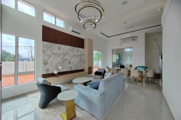 𝐑𝐔𝐌𝐀𝐇 𝐁𝐀𝐍𝐆𝐋𝐎 &  𝐒𝐄𝐌𝐈-𝐃 𝐒𝐄𝐓𝐈𝐍𝐆𝐊𝐀𝐓 𝐄𝐊𝐒𝐊𝐋𝐔𝐒𝐈𝐅 𝐌𝐄𝐖𝐀𝐇 & 𝐌𝐎𝐃𝐄𝐍 𝐃𝐈 𝐖𝐀𝐊𝐀𝐅 𝐓𝐀𝐏𝐀𝐈, 𝐌𝐀𝐑𝐀𝐍𝐆