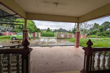 Kampung Padang Midin