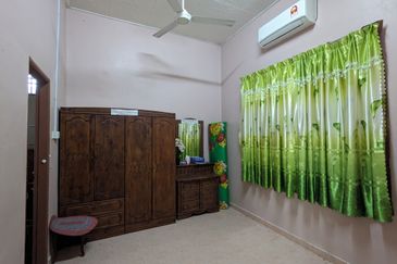 Kampung Padang Midin