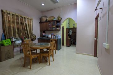 Kampung Padang Midin