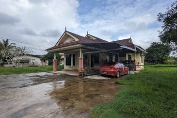 Kampung Padang Midin