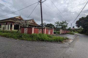 Kampung Padang Midin