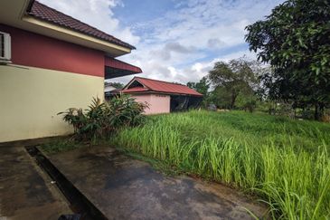 Kampung Padang Midin