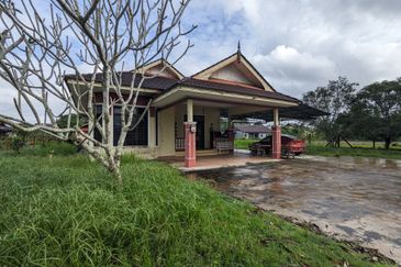 Kampung Padang Midin