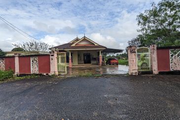 Kampung Padang Midin