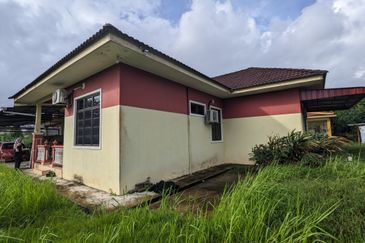 Kampung Padang Midin