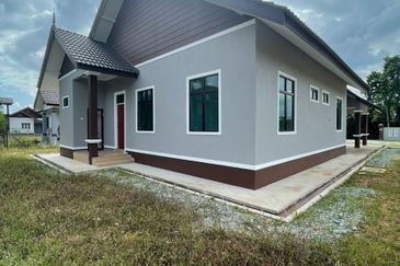 Rumah Banglo Satu Tingkat Di Kg Jak, Hulu Terengganu.