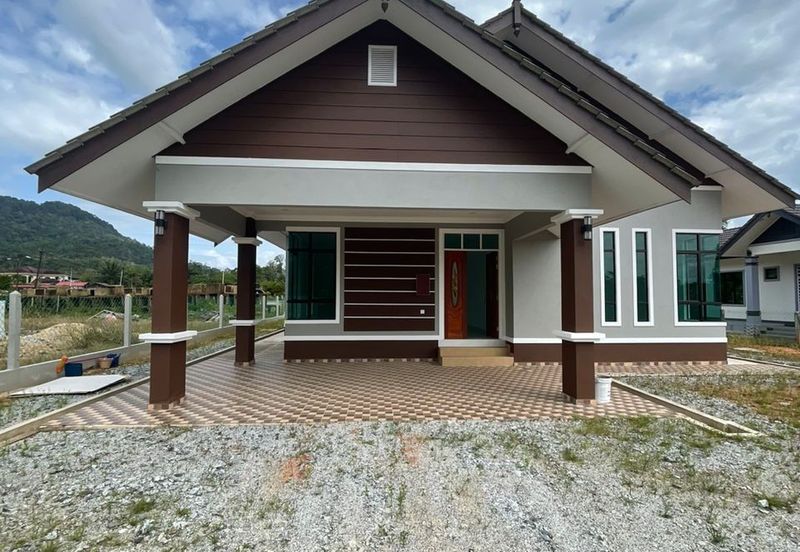 Rumah Banglo Satu Tingkat Di Kg Jak, Hulu Terengganu.