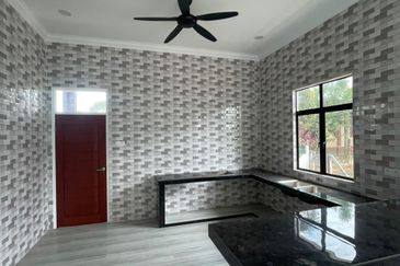 Rumah Banglo Satu Tingkat Di Kg Jak, Hulu Terengganu.