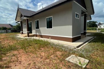 Rumah Banglo Satu Tingkat Di Kg Jak, Hulu Terengganu.