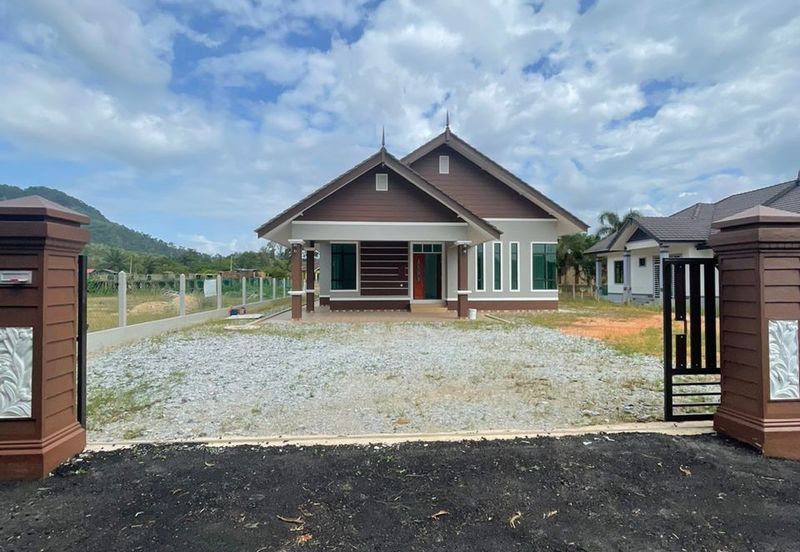 Rumah Banglo Satu Tingkat Di Kg Jak, Hulu Terengganu.