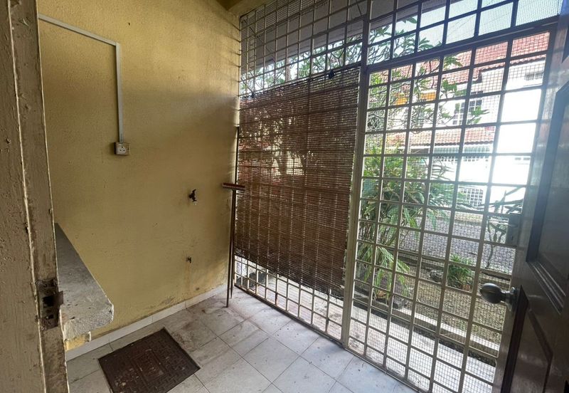 𝐑𝐮𝐦𝐚𝐡 𝐓𝐞𝐫𝐞𝐬 𝟐 𝐓𝐢𝐧𝐠𝐤𝐚𝐭 𝐝𝐢 𝐊𝐠. 𝐁𝐮𝐤𝐢𝐭 𝐃𝐞𝐩𝐮, 𝐉𝐚𝐥𝐚𝐧 𝐏𝐚𝐬𝐢𝐫 𝐏𝐚𝐧𝐣𝐚𝐧𝐠, 𝐊𝐮𝐚𝐥𝐚 𝐓𝐞𝐫𝐞𝐧𝐠𝐠𝐚𝐧𝐮