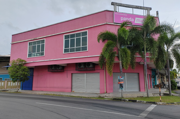 [𝐍𝐎𝐍 𝐁𝐔𝐌𝐈] 𝐂𝐎𝐑𝐍𝐄𝐑 𝐋𝐎𝐓 𝐒𝐇𝐎𝐏𝐋𝐎𝐓 𝟐 𝐓𝐈𝐍𝐆𝐊𝐀𝐓 𝐃𝐈 𝐓𝐀𝐌𝐀𝐍 𝐃𝐄𝐒𝐀 𝐘𝐓 𝐇𝐀𝐃𝐀𝐏𝐀𝐍 𝐒𝐓𝐀𝐃𝐈𝐔𝐌 𝐆𝐎𝐍𝐆 𝐁𝐀𝐃𝐀𝐊