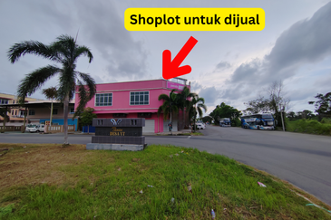 [𝐍𝐎𝐍 𝐁𝐔𝐌𝐈] 𝐂𝐎𝐑𝐍𝐄𝐑 𝐋𝐎𝐓 𝐒𝐇𝐎𝐏𝐋𝐎𝐓 𝟐 𝐓𝐈𝐍𝐆𝐊𝐀𝐓 𝐃𝐈 𝐓𝐀𝐌𝐀𝐍 𝐃𝐄𝐒𝐀 𝐘𝐓 𝐇𝐀𝐃𝐀𝐏𝐀𝐍 𝐒𝐓𝐀𝐃𝐈𝐔𝐌 𝐆𝐎𝐍𝐆 𝐁𝐀𝐃𝐀𝐊