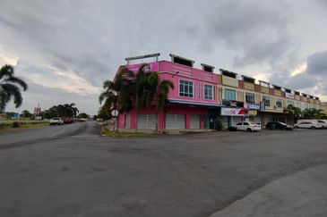 [𝐍𝐎𝐍 𝐁𝐔𝐌𝐈] 𝐂𝐎𝐑𝐍𝐄𝐑 𝐋𝐎𝐓 𝐒𝐇𝐎𝐏𝐋𝐎𝐓 𝟐 𝐓𝐈𝐍𝐆𝐊𝐀𝐓 𝐃𝐈 𝐓𝐀𝐌𝐀𝐍 𝐃𝐄𝐒𝐀 𝐘𝐓 𝐇𝐀𝐃𝐀𝐏𝐀𝐍 𝐒𝐓𝐀𝐃𝐈𝐔𝐌 𝐆𝐎𝐍𝐆 𝐁𝐀𝐃𝐀𝐊